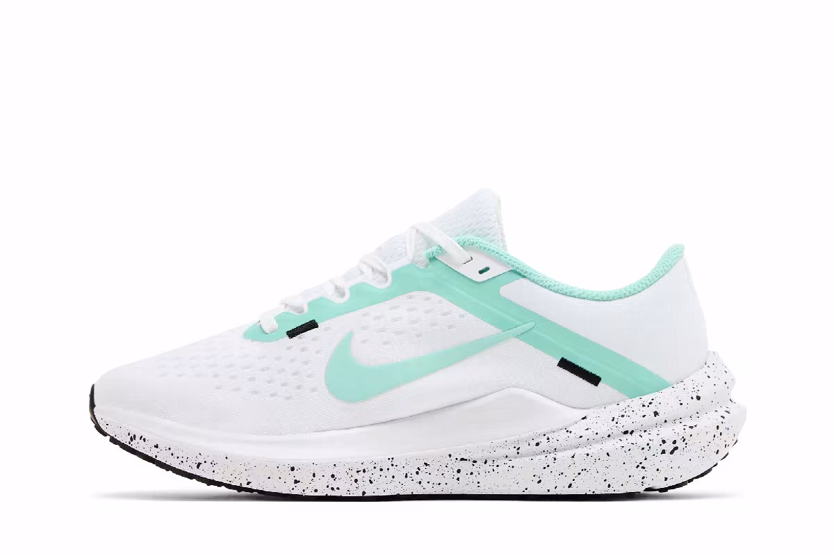 Nike Women's Air Winflo 10 White Emerald Rise, view 4