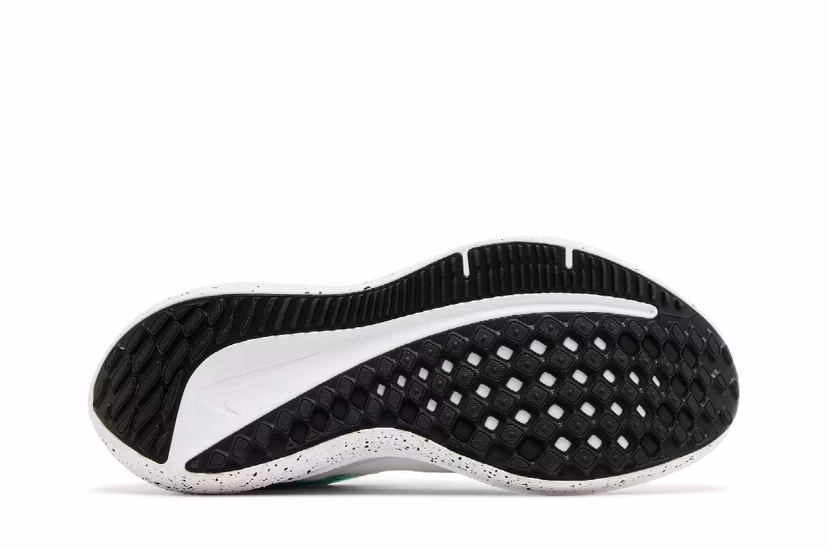 Nike Women's Air Winflo 10 White Emerald Rise, view 5