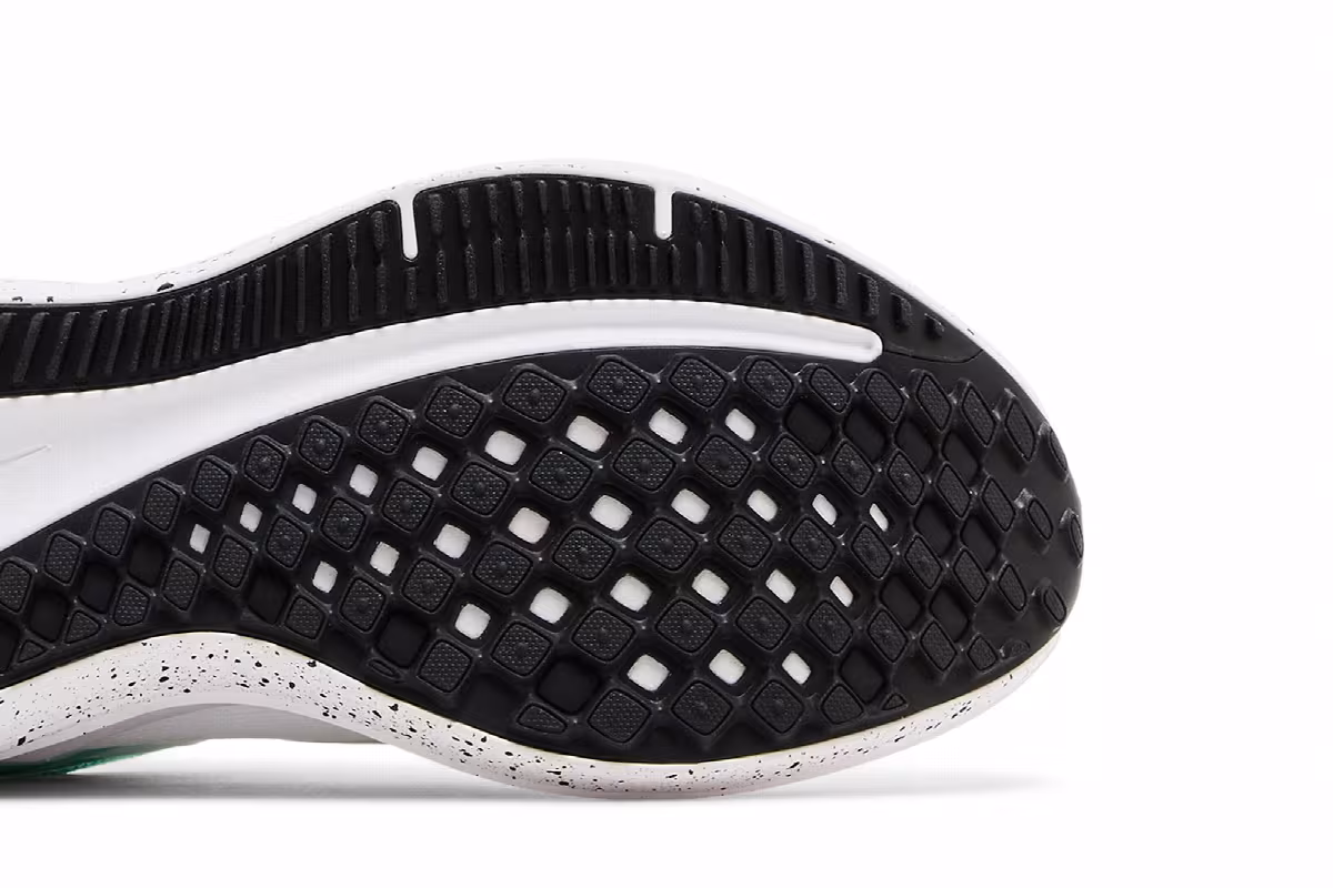 Nike Women's Air Winflo 10 White Emerald Rise, view 6