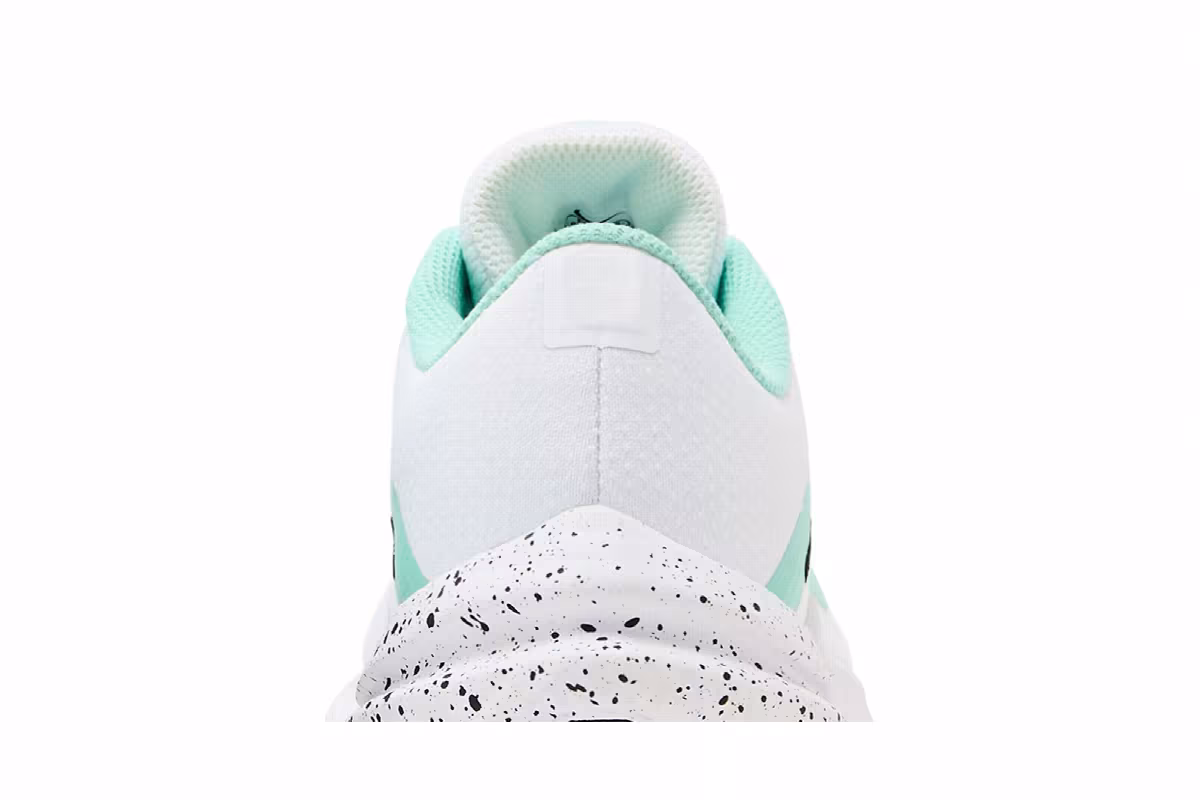 Nike Women's Air Winflo 10 White Emerald Rise, view 8