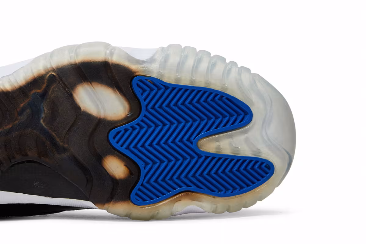 Air Jordan 11 GS Space Jam 2009, view 6