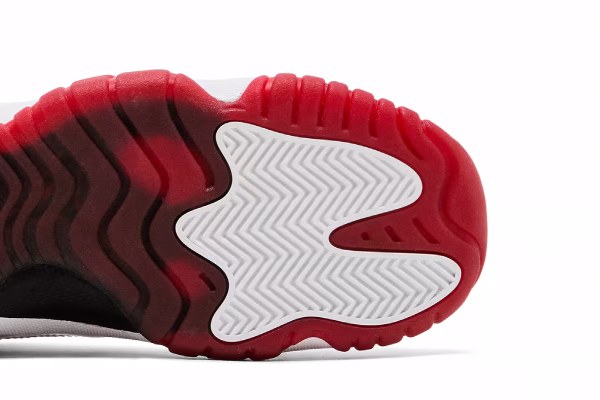Air Jordan 11 Low GS White Varsity Red, view 6