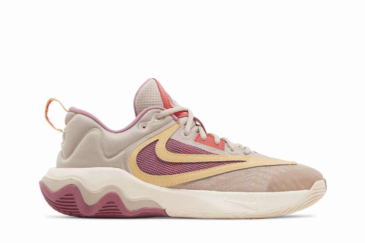 Nike Giannis Immortality 3 Fossil Stone Celestial Gold, view 2