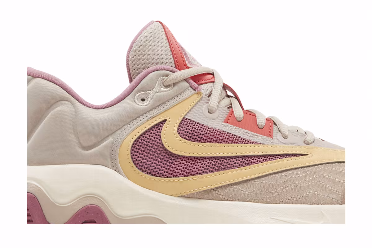 Nike Giannis Immortality 3 Fossil Stone Celestial Gold, view 3