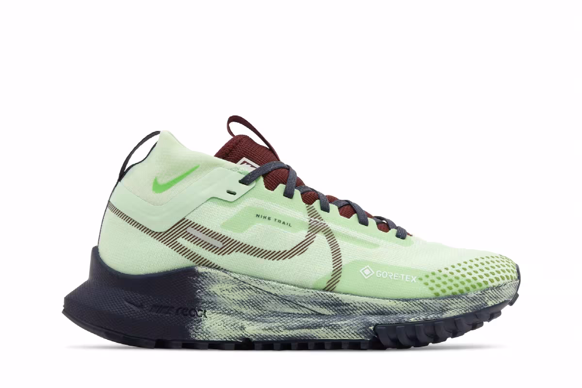 Nike Women's React Pegasus Trail 4 GORE-TEX Vapor Green Dark Thunder Blue, view 2