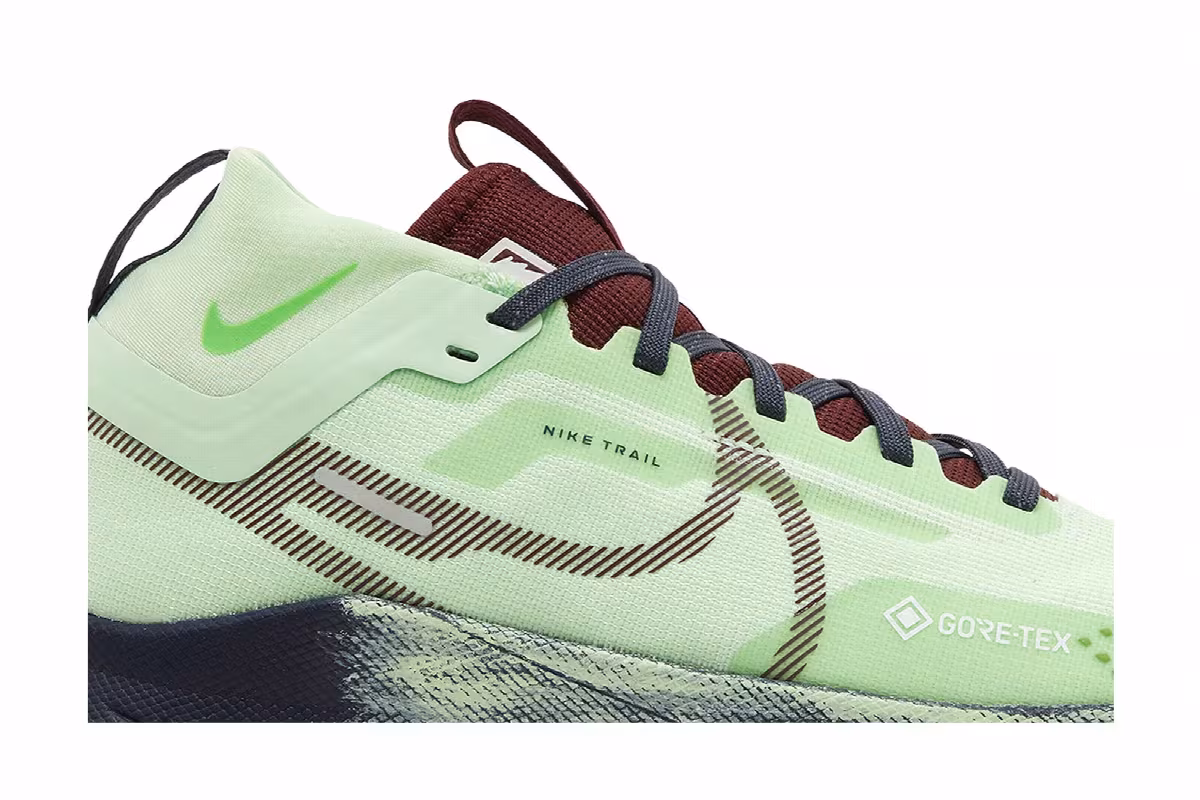 Nike Women's React Pegasus Trail 4 GORE-TEX Vapor Green Dark Thunder Blue, view 3