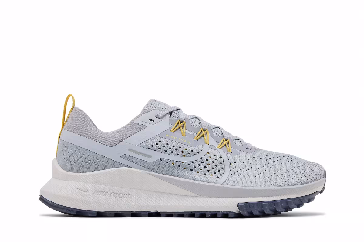 Nike React Pegasus Trail 4 Wolf Grey Saturn Gold, view 2