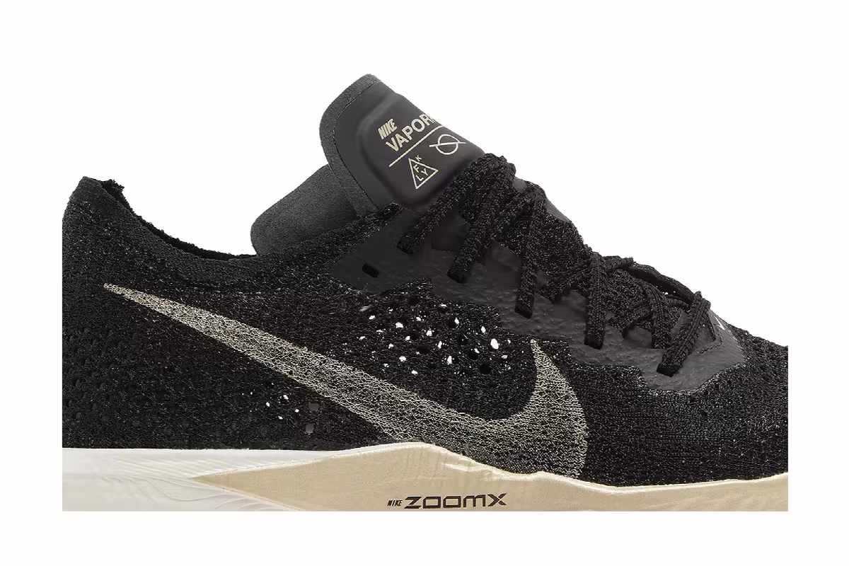 Nike Women's ZoomX VaporFly Next% 3 Black Metallic Gold Grain, view 3