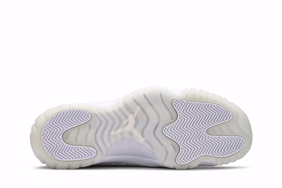 Air Jordan Future Pure Platinum, view 5