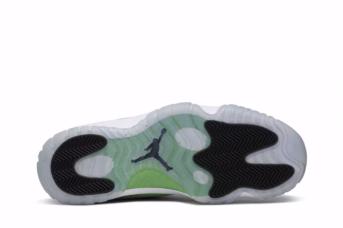 Air Jordan Future Low Light Poison Green Camo, view 5