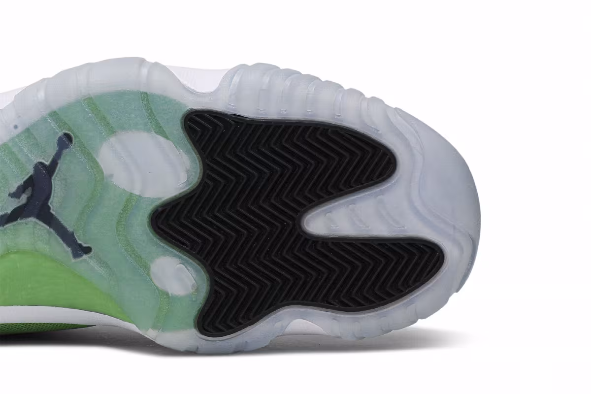 Air Jordan Future Low Light Poison Green Camo, view 6