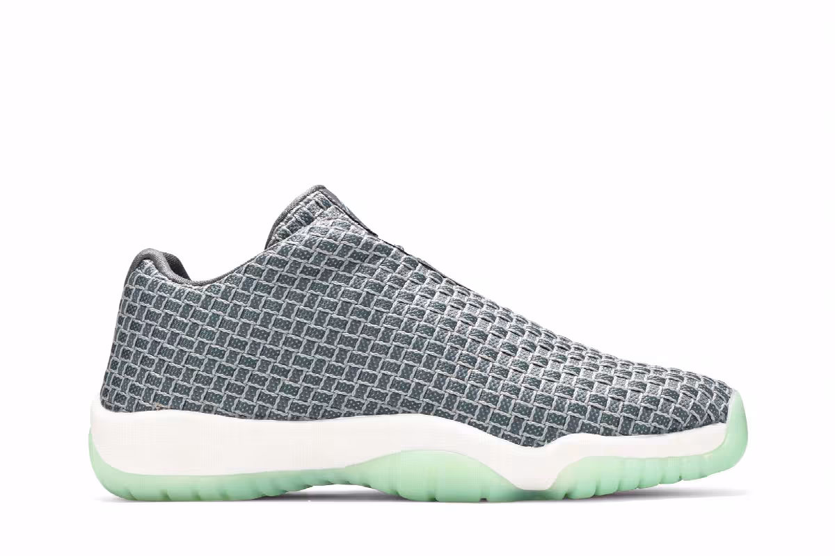 Air Jordan Future Low GS Wolf Grey, view 2