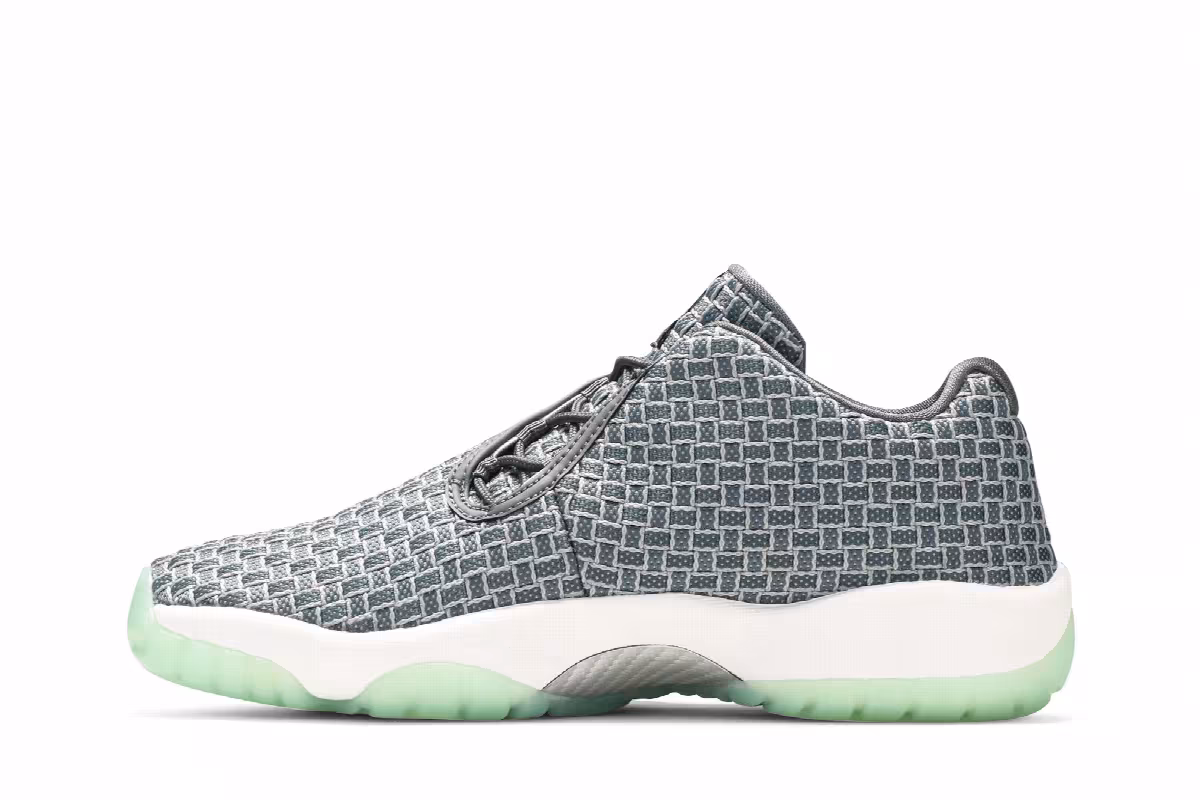 Air Jordan Future Low GS Wolf Grey, view 4
