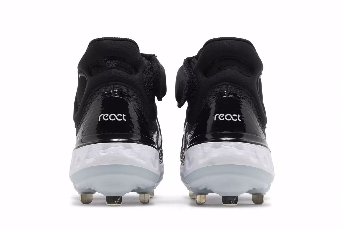 Nike Alpha Huarache Elite 4 Mid Black White, view 7