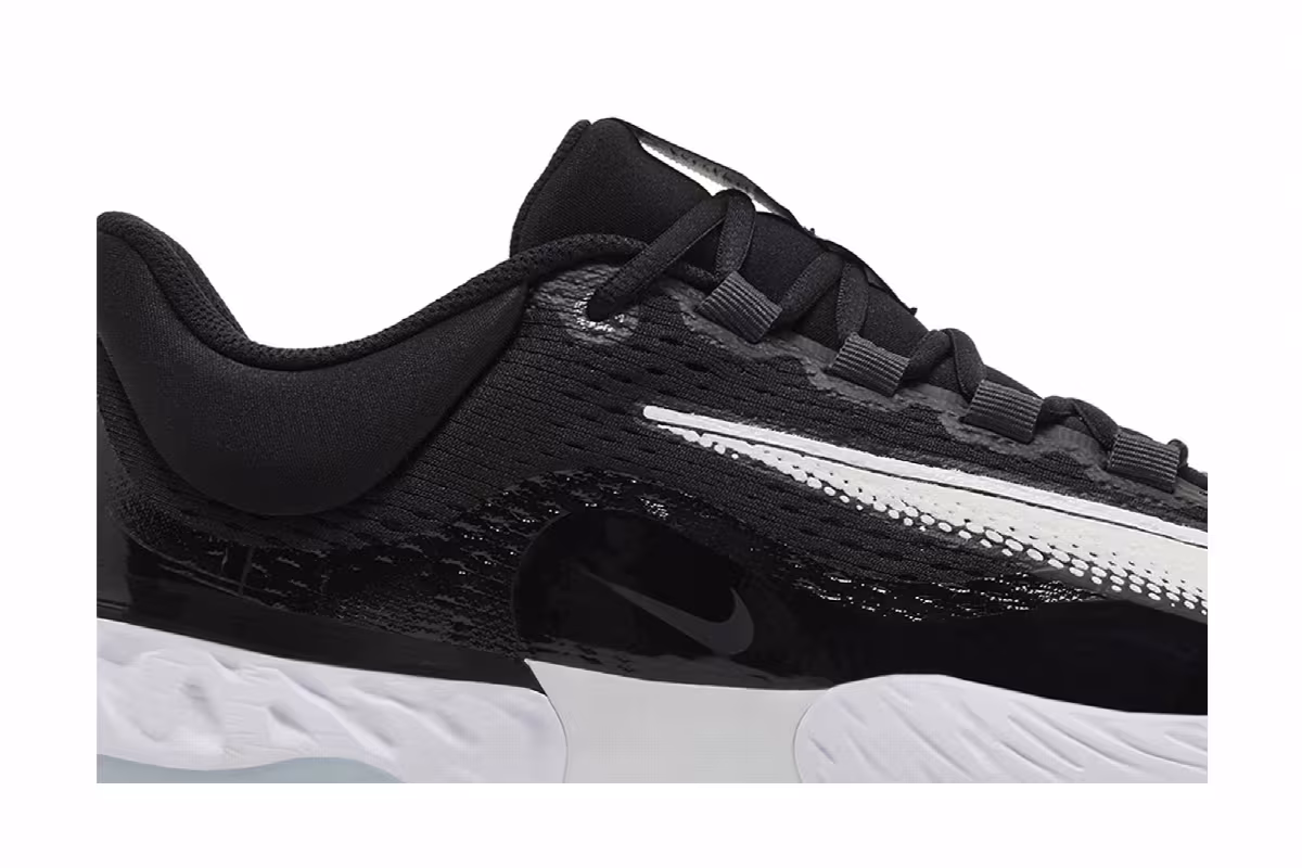 Nike Alpha Huarache Elite 4 Low Black White, view 3