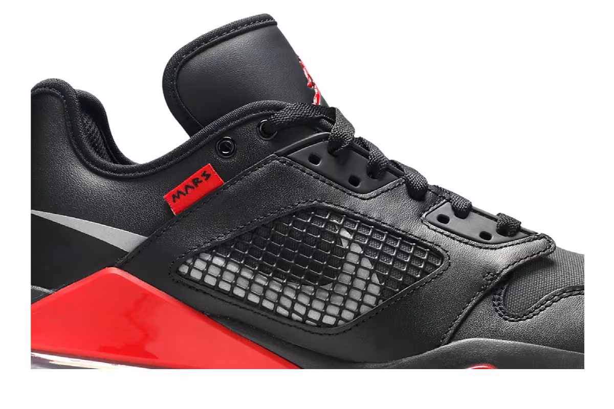 Air Jordan Mars 270 Low Bred, view 3