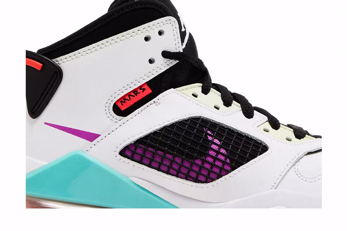 Air Jordan Mars 270 GS White Hyper Violet, view 3