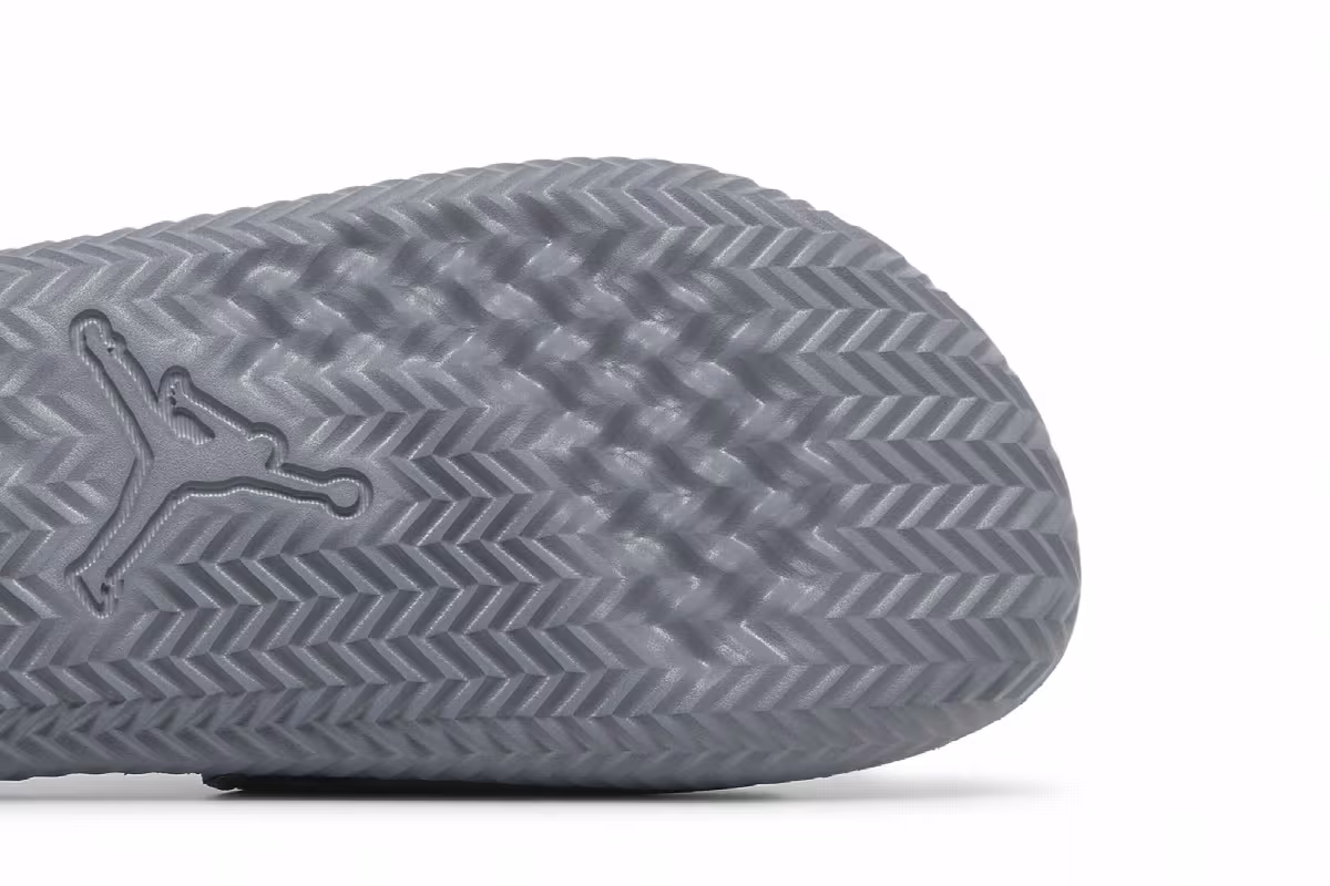 Air Jordan Play Slide Cool Grey Photon Dust, view 6
