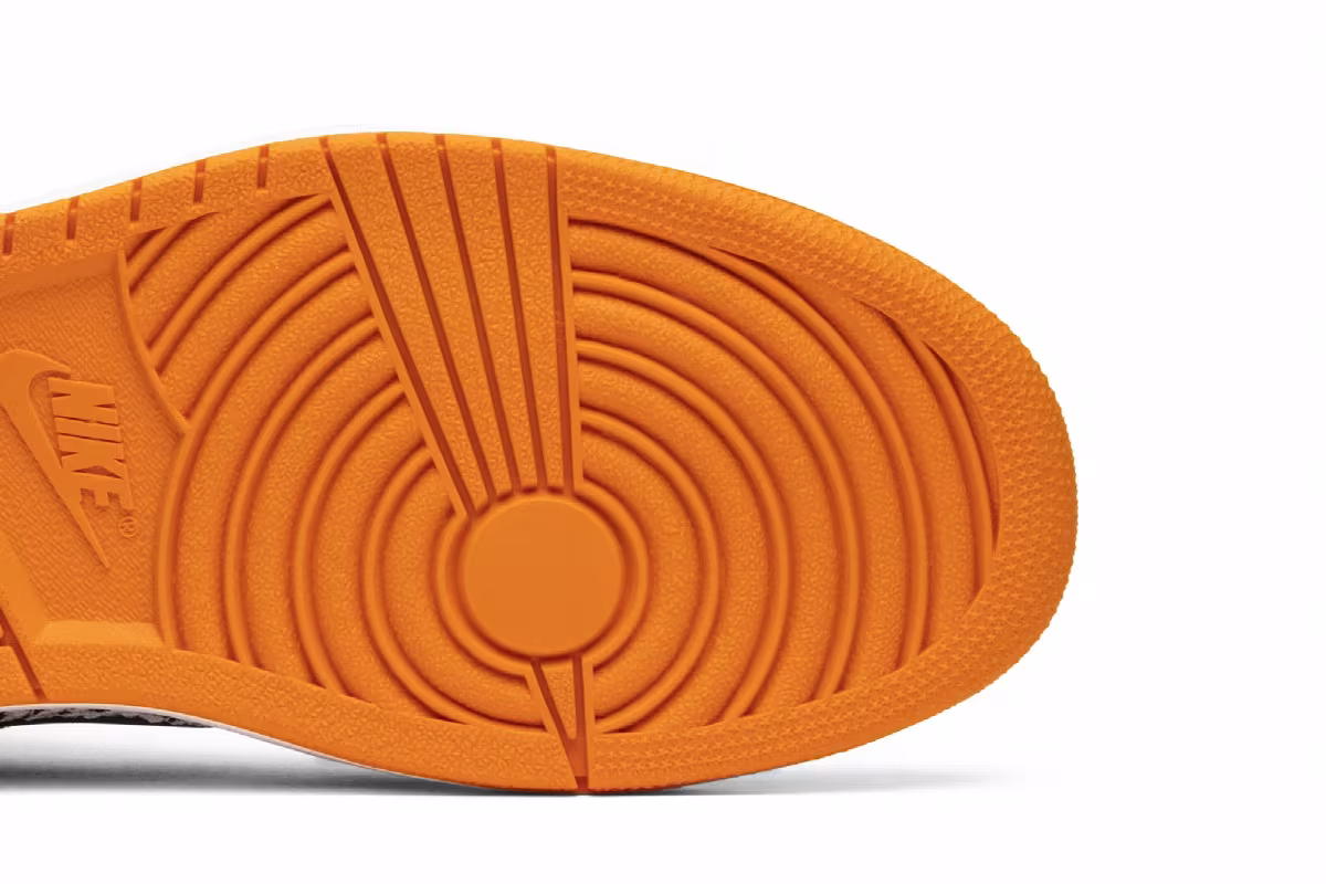 Air Jordan 1 Low Flyknit Shattered Backboard, view 6