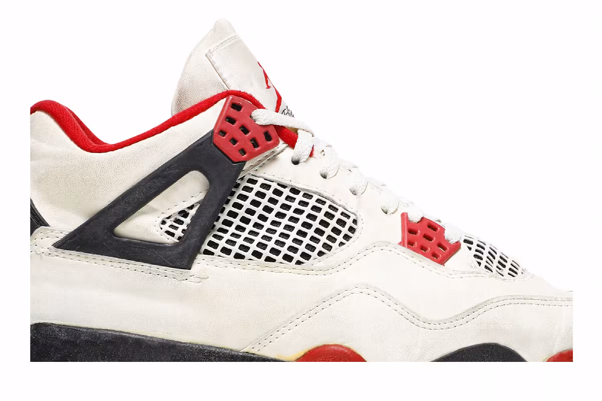 Air Jordan 4 OG Fire Red 1989, view 3