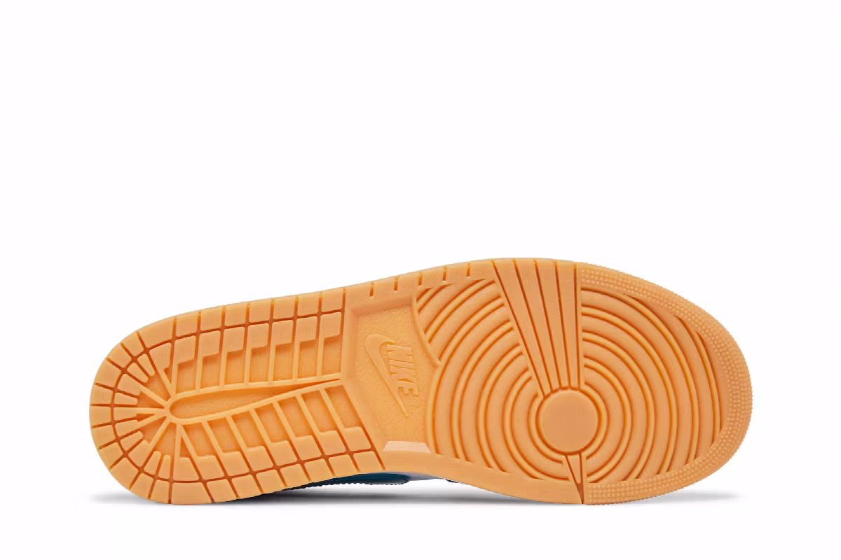 Interscope Records x Air Jordan 1 Low Barcelona, view 5