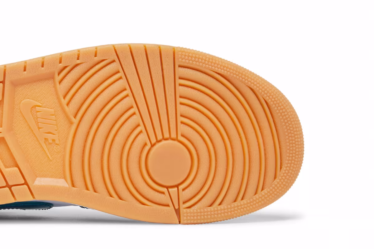 Interscope Records x Air Jordan 1 Low Barcelona, view 6