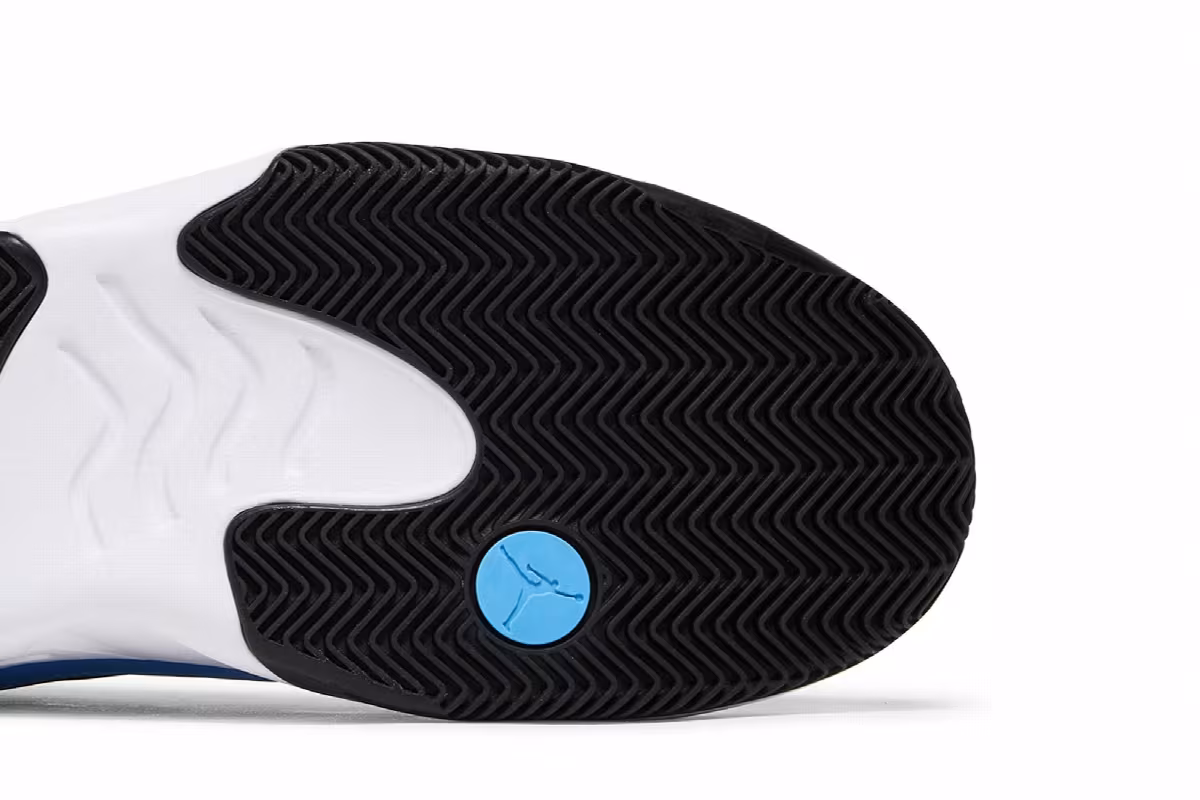 Air Jordan Max Aura 2 Black University Blue, view 6