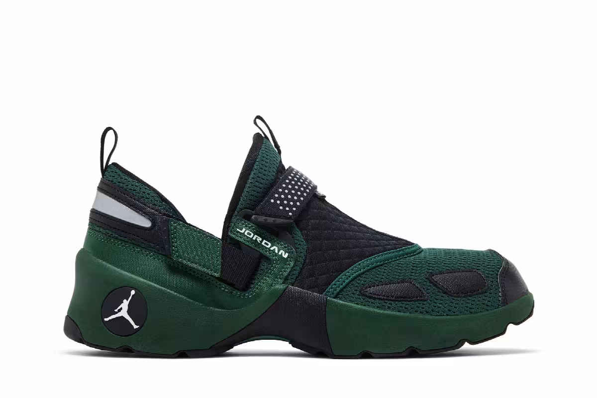 Air Jordan Women's Jordan Trunner LX Fir Green, view 2
