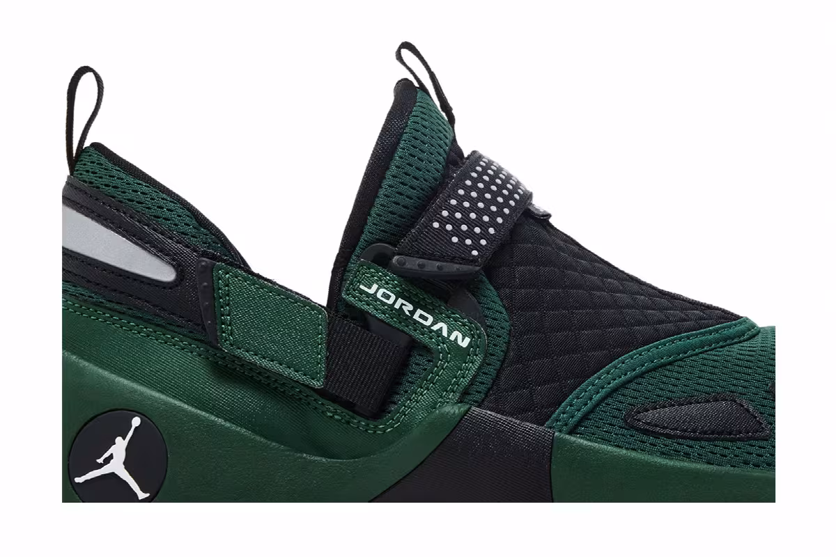 Air Jordan Women's Jordan Trunner LX Fir Green, view 3