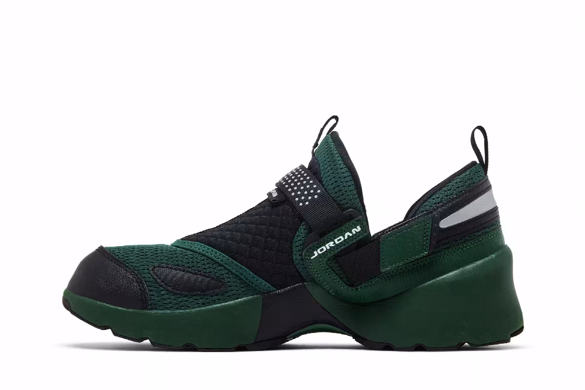 Air Jordan Women's Jordan Trunner LX Fir Green, view 4