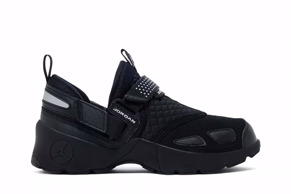 Air Jordan Women's Jordan Trunner LX Triple Black, view 2