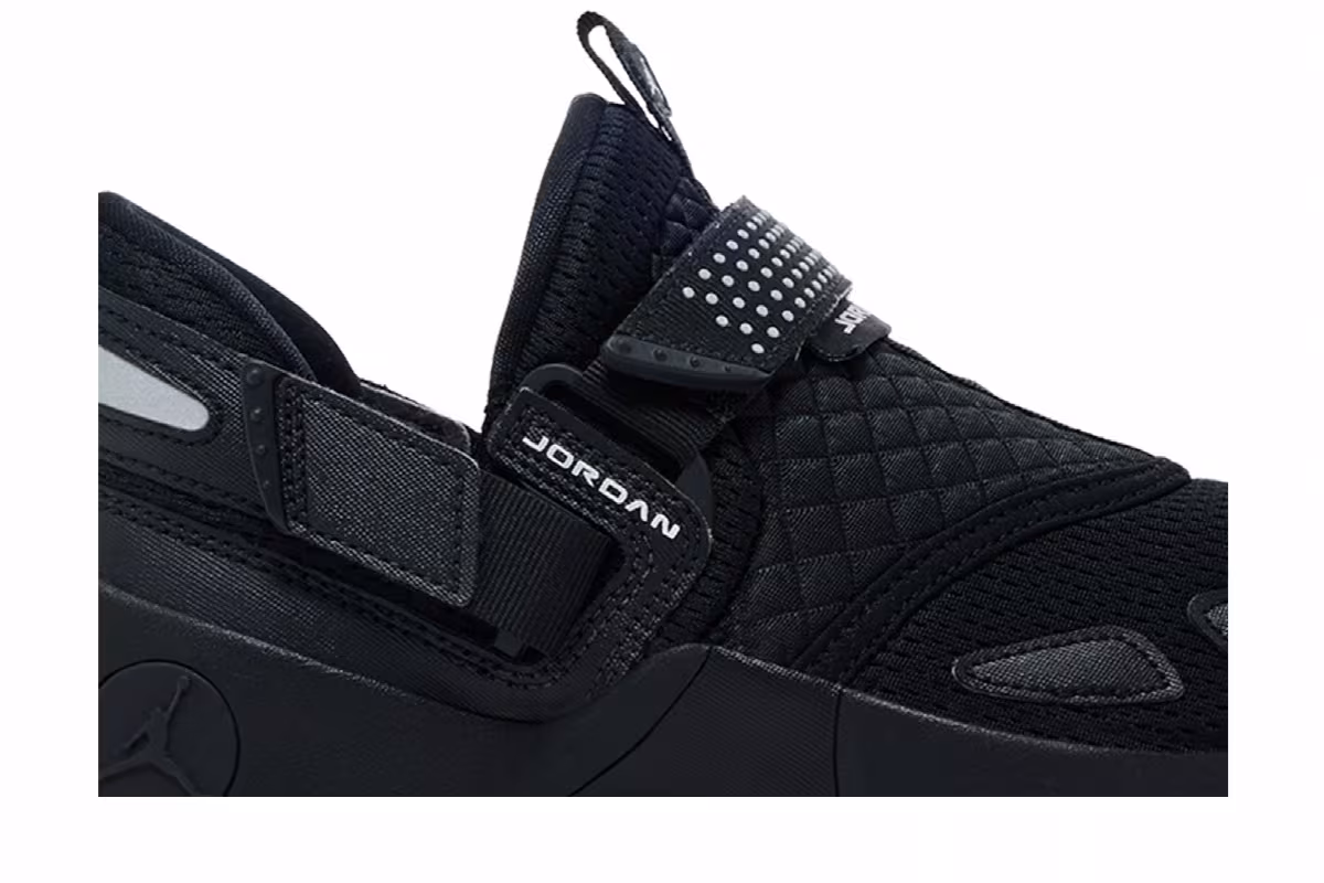 Air Jordan Women's Jordan Trunner LX Triple Black, view 3