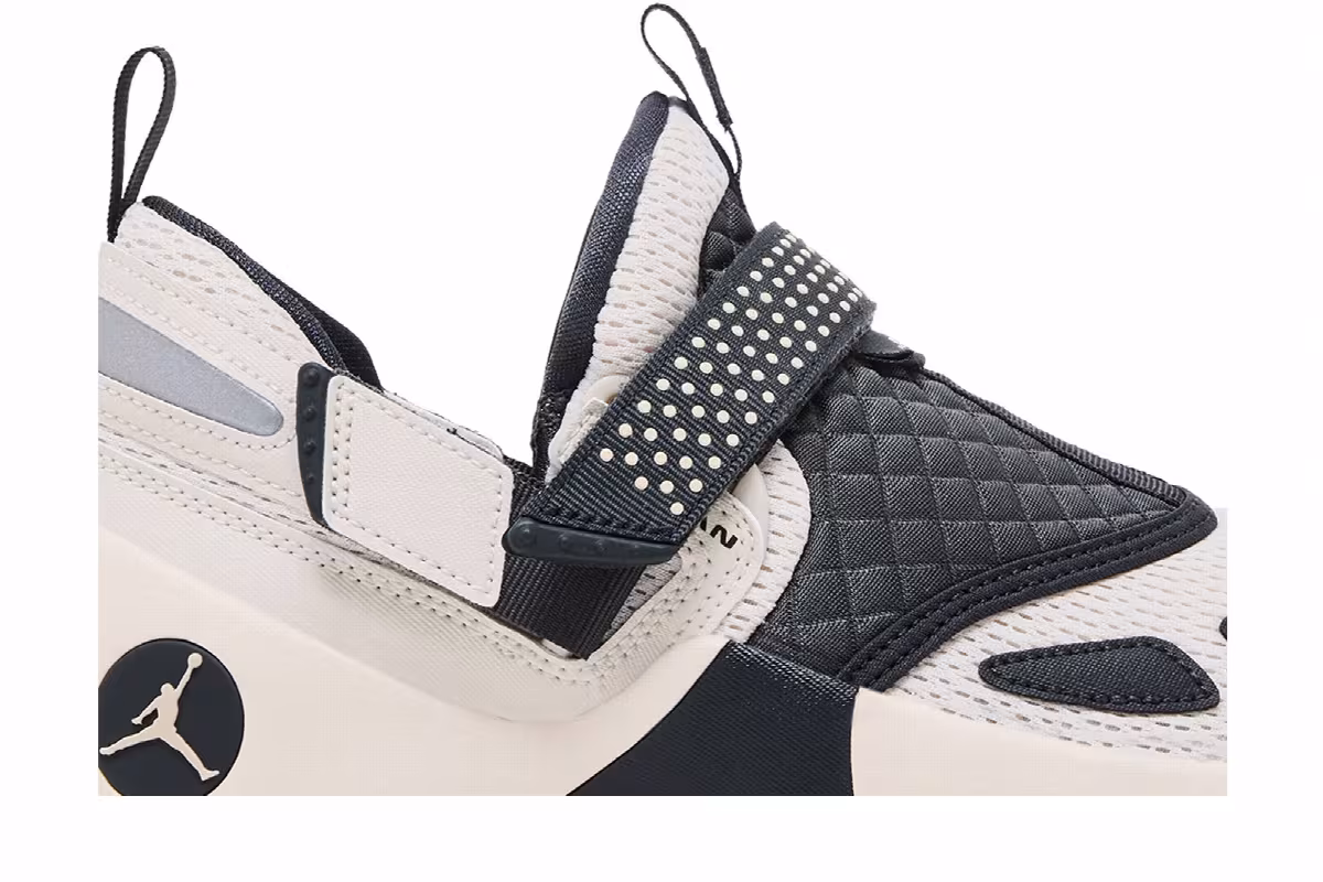 Air Jordan Women's Jordan Trunner LX Light Orewood Brown, view 3