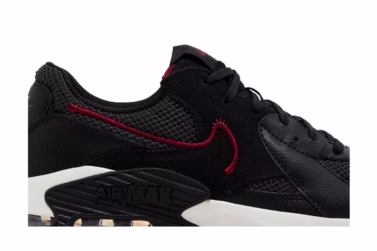 Nike Air Max Excee Black Team Red, view 3