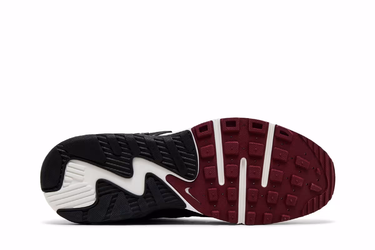Nike Air Max Excee Black Team Red, view 5