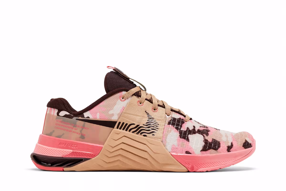 Nike Women's Metcon 8 AMP Coral Chalk Camo, view 2