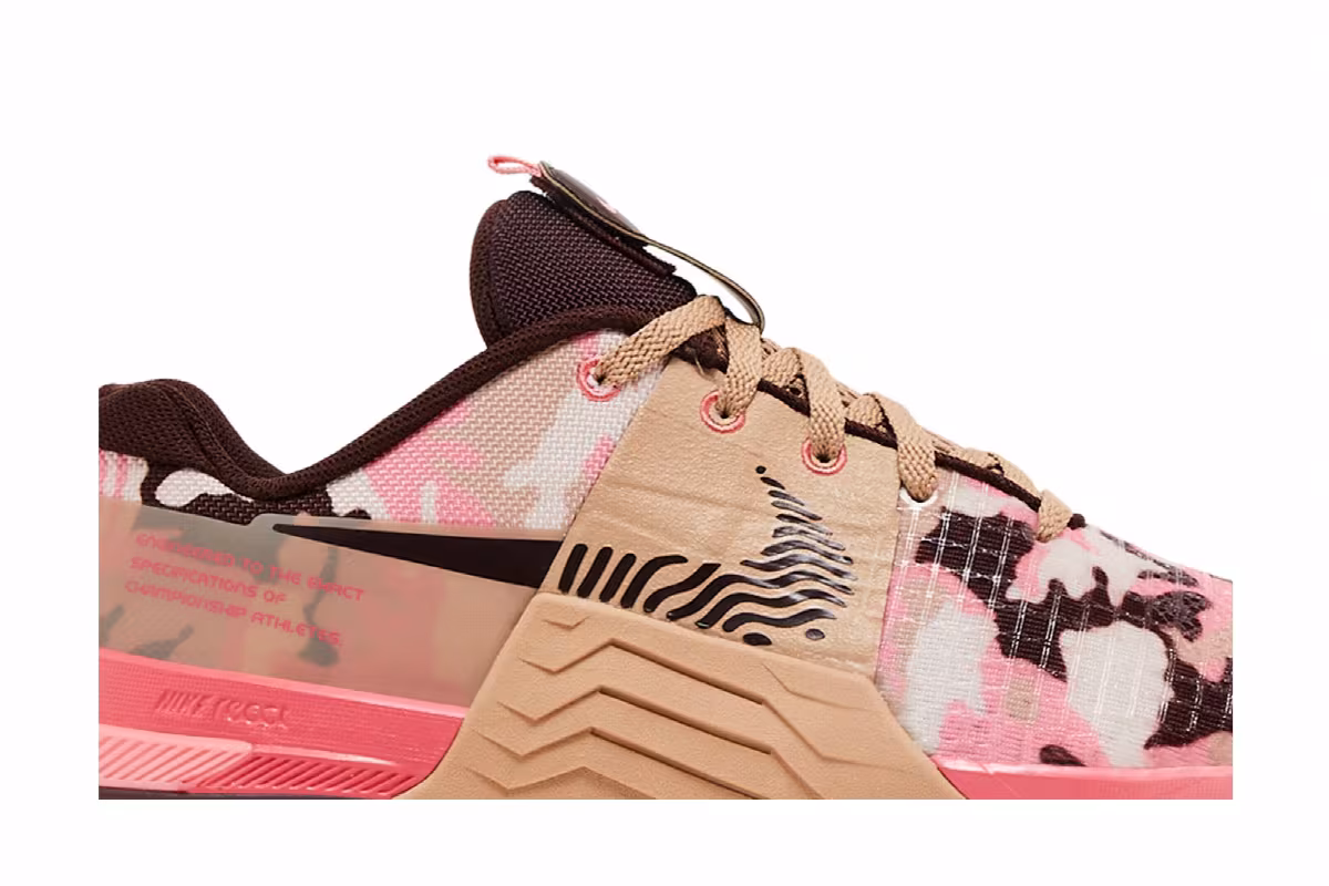 Nike Women's Metcon 8 AMP Coral Chalk Camo, view 3