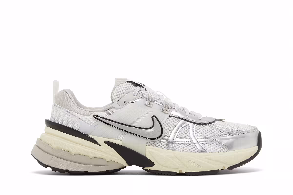 Nike Women's V2K Run Summit White, view 2