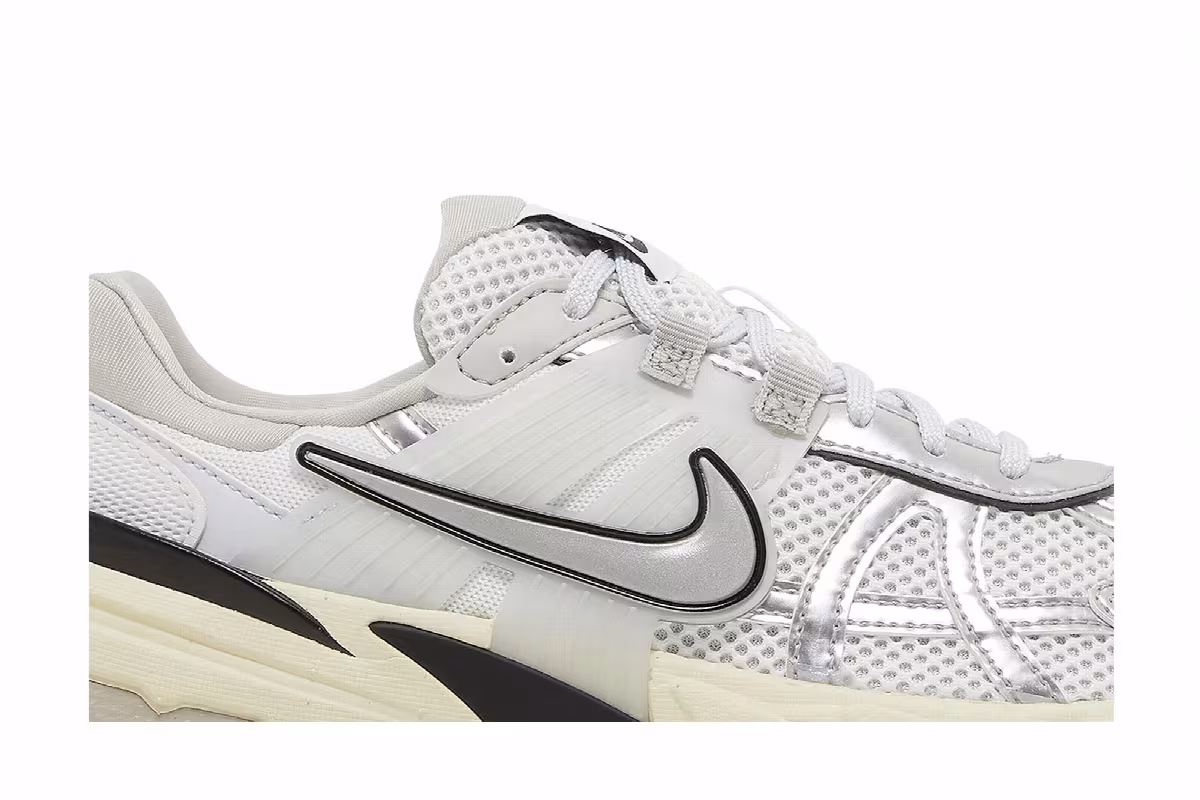Nike Women's V2K Run Summit White, view 3