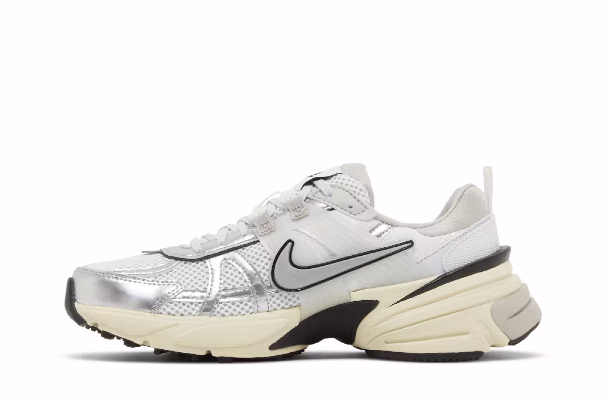 Nike Women's V2K Run Summit White, view 4