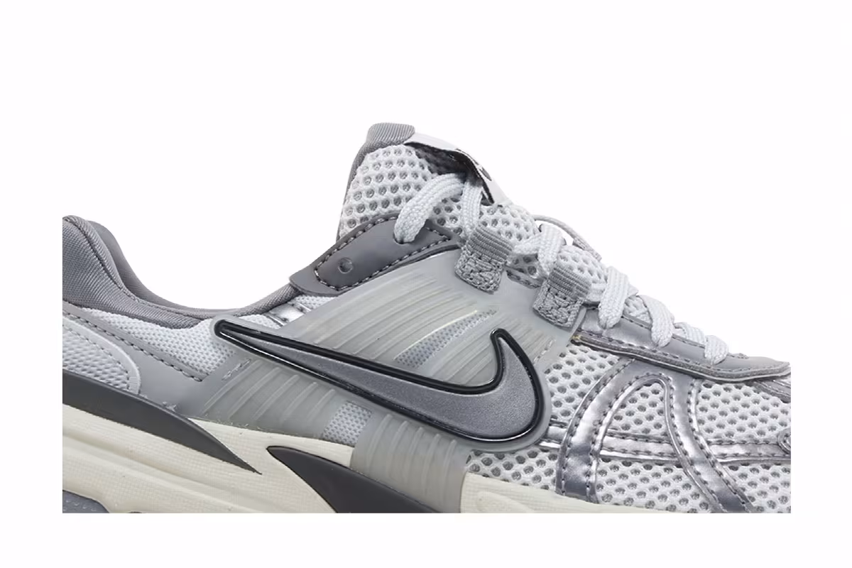 Nike Women's V2K Run Pure Platinum Wolf Grey, view 3