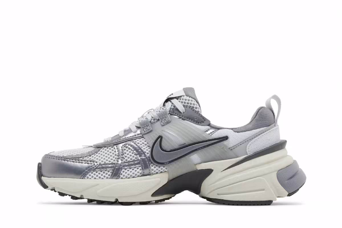 Nike Women's V2K Run Pure Platinum Wolf Grey, view 4