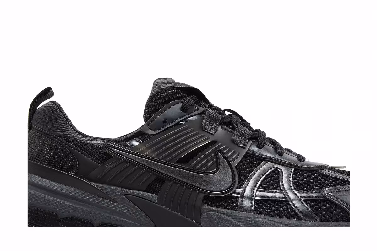 Nike Women's V2K Run Black Anthracite, view 3