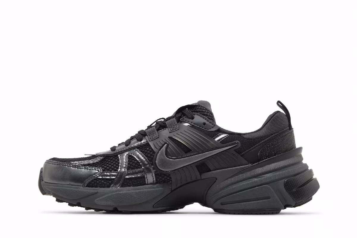 Nike Women's V2K Run Black Anthracite, view 4