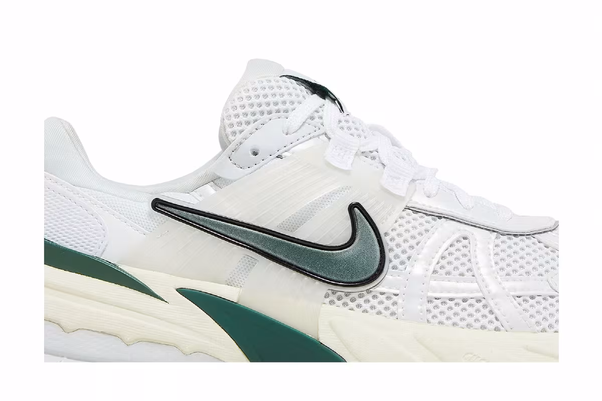 Nike Women's V2K Run Fir, view 3