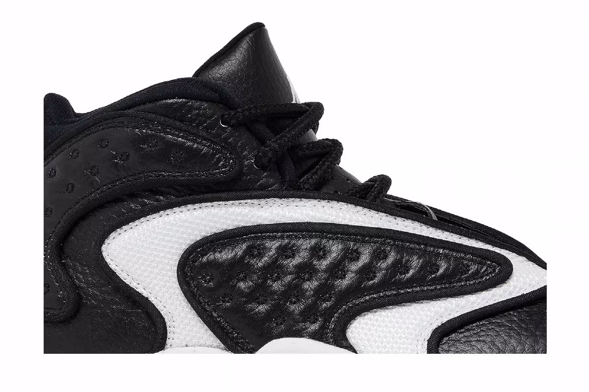 Women's Air Jordan OG Black Toe, view 3