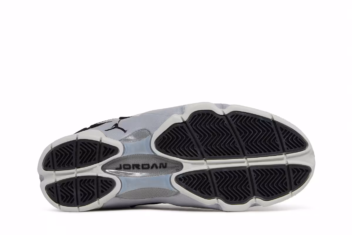 Women's Air Jordan OG Tech Grey, view 5