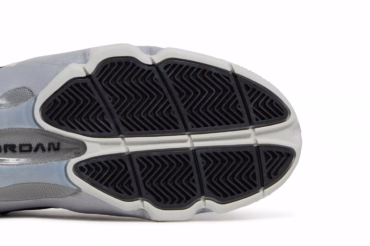 Women's Air Jordan OG Tech Grey, view 6