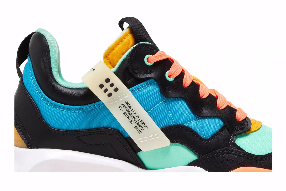 Air Jordan MA2 GS Black Light Blue Fury, view 3