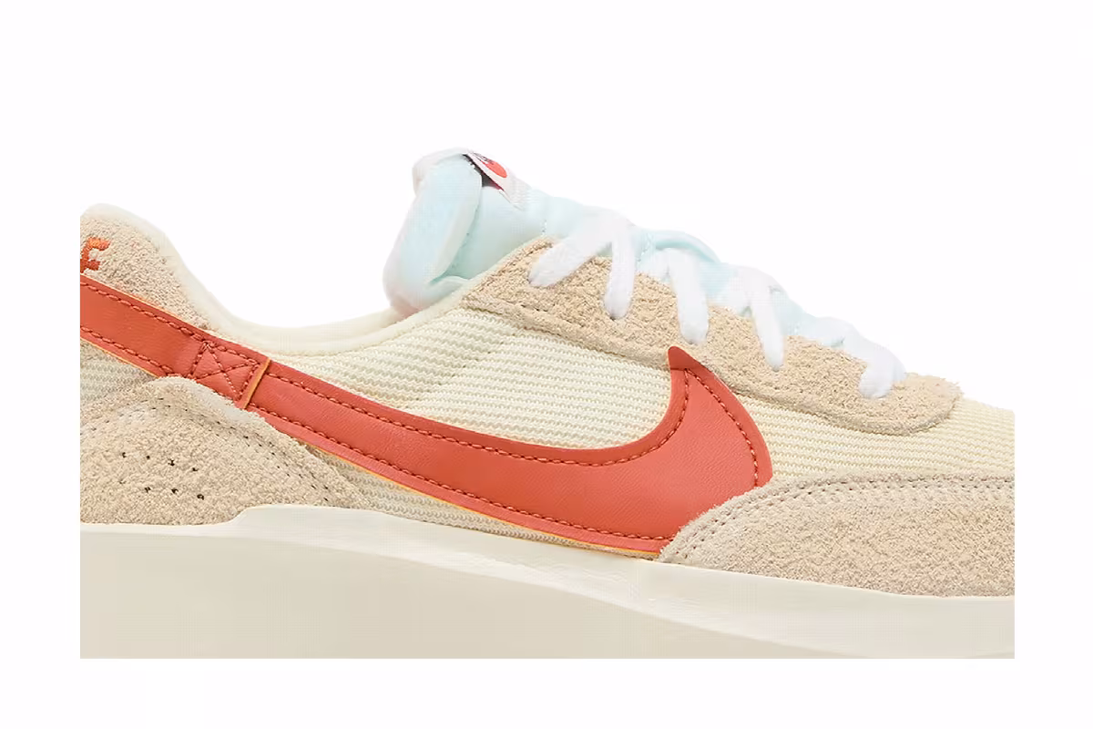 Nike Women's Waffle Debut Vintage Muslin Campfire Orange, view 3